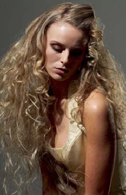 bridal_curls_blonde
